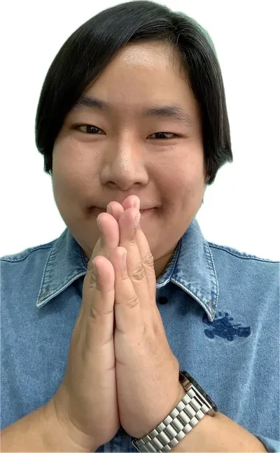 Kru Pook, Thai teacher and co-founder of Ravela
